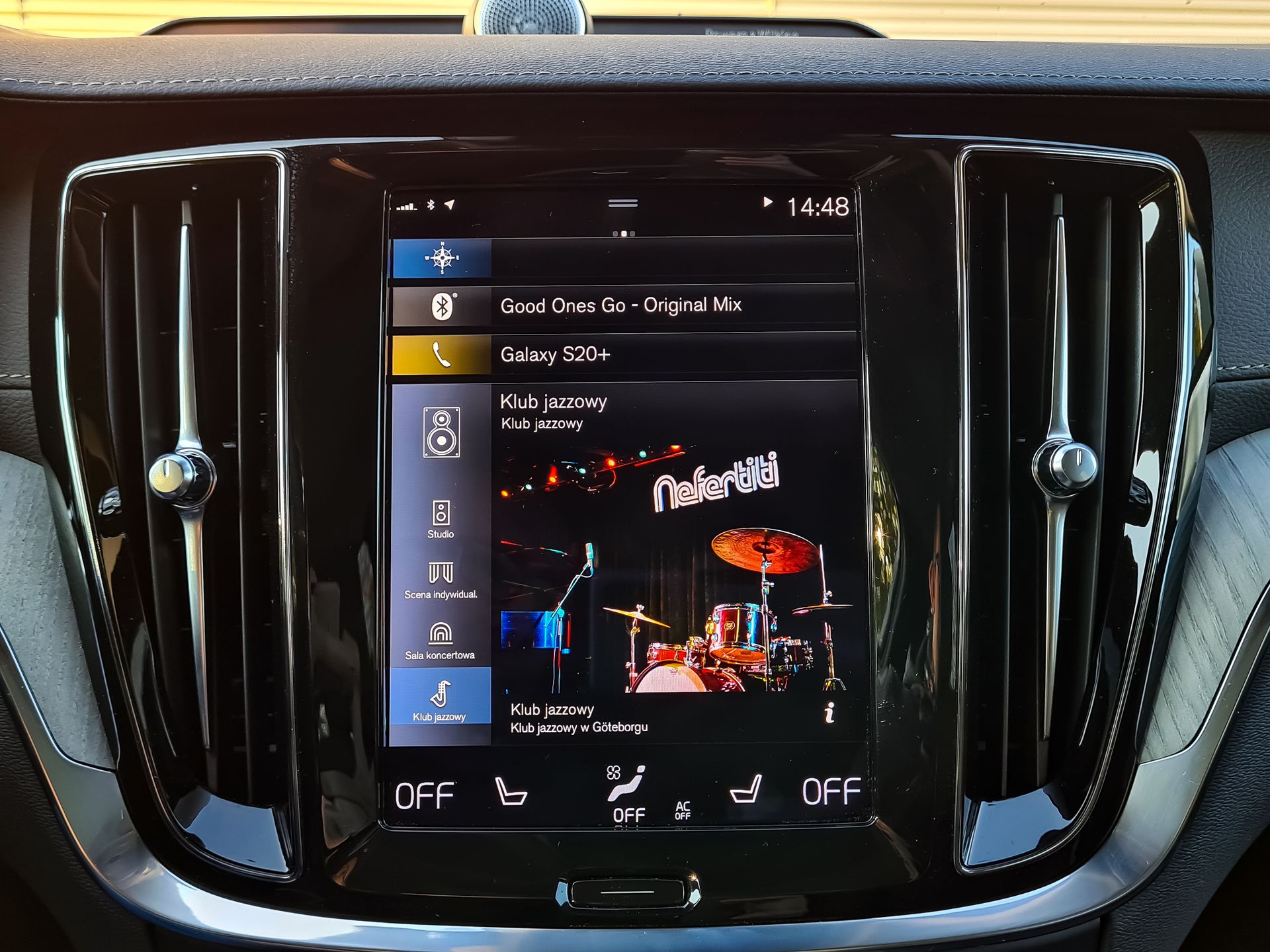 Volvo V60 Cross Country: System info-rozrywki, audio Bowers & Wilkins i systemy bezpieczeństwa 12