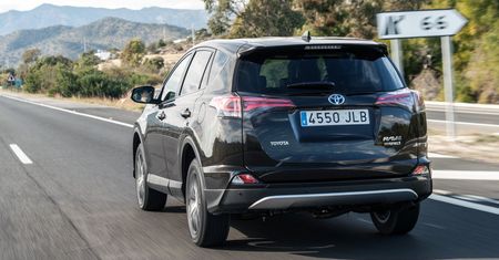Toyota RAV4 Hybrid (2016) – polskie ceny