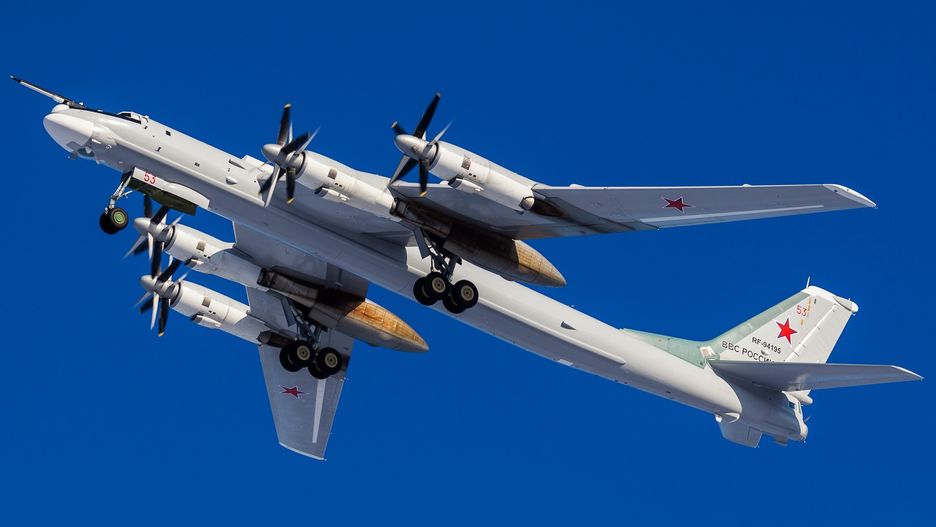 Rosyjskie Tu-95MS w asyście myśliwców Su-30 pojawiły się w poniedziałek nad Alaską. Wywołało to alarm w siłach powietrznych USA i Kanady