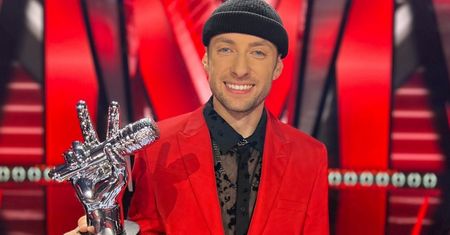 "The Voice of Poland". W finale pokonał konkurentów. Odpadła mocna uczestniczka. "To jest jakiś żart i wielkie nieporozumienie"