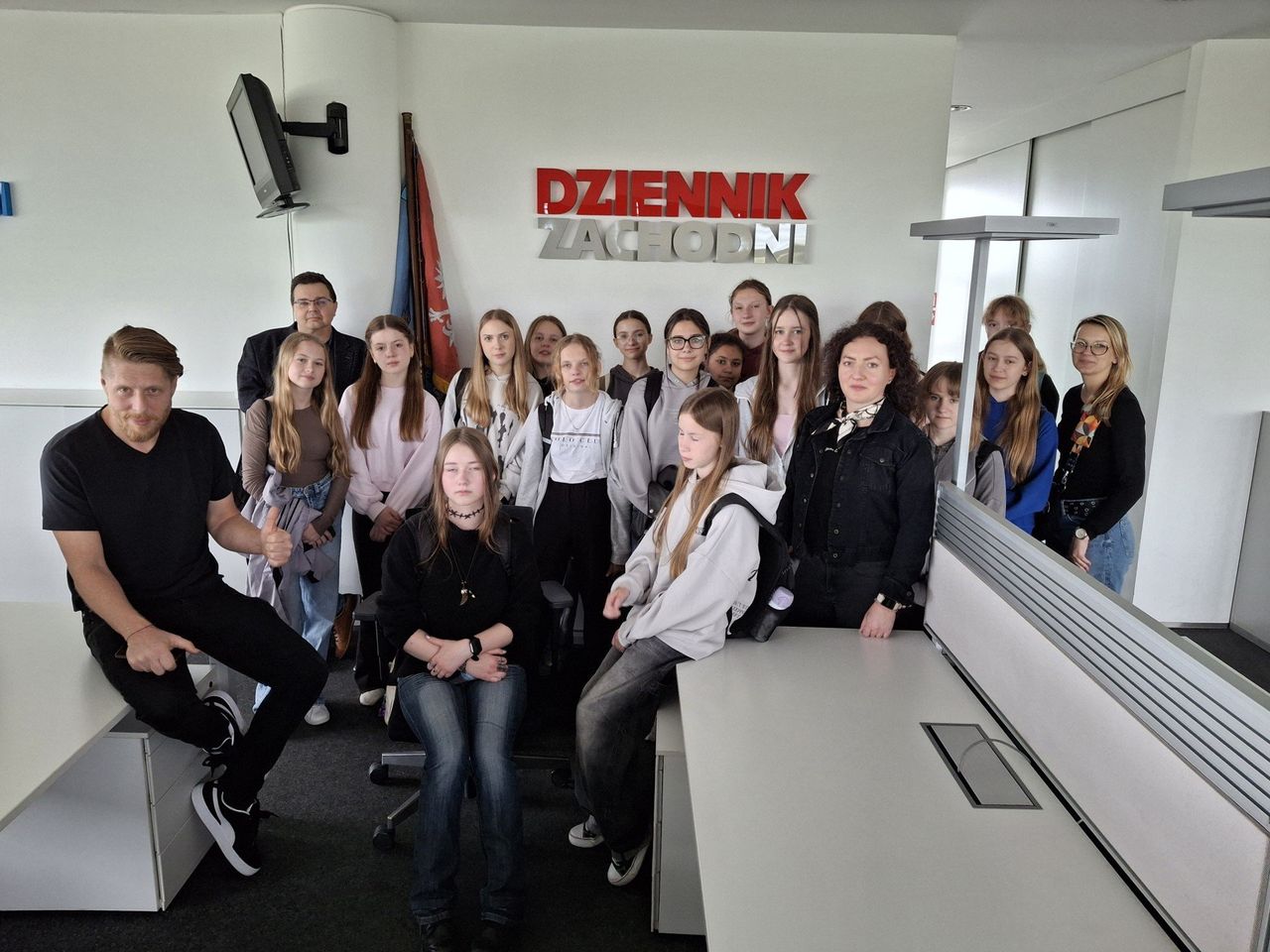 W szkole wydają swoją własną gazetę. Uczniowie ze szkoły podstawowej w Woźnikach odwiedzili redakcję Dziennika Zachodniego.