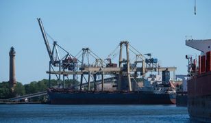 Port w Świnoujściu. Spadła kabina suwnicy z operatorem w środku