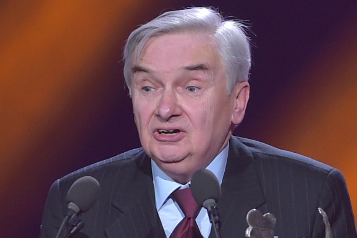 Jakie wykształcenie ma Tadeusz Sznuk?