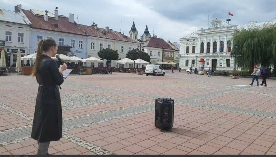 Скріншот з виступу в Сяноку, проти "Українізації Польщі"