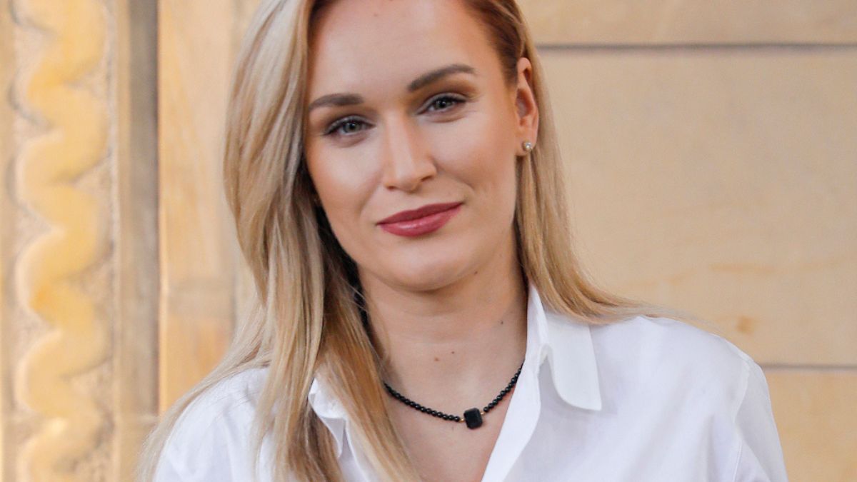 Kamila Boś pojawiła się w obcisłej sukience midi