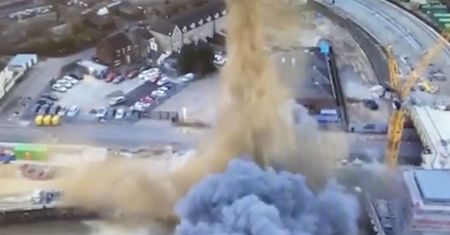 Kłęby dymu w Wielkiej Brytanii. Eksplozja bomby