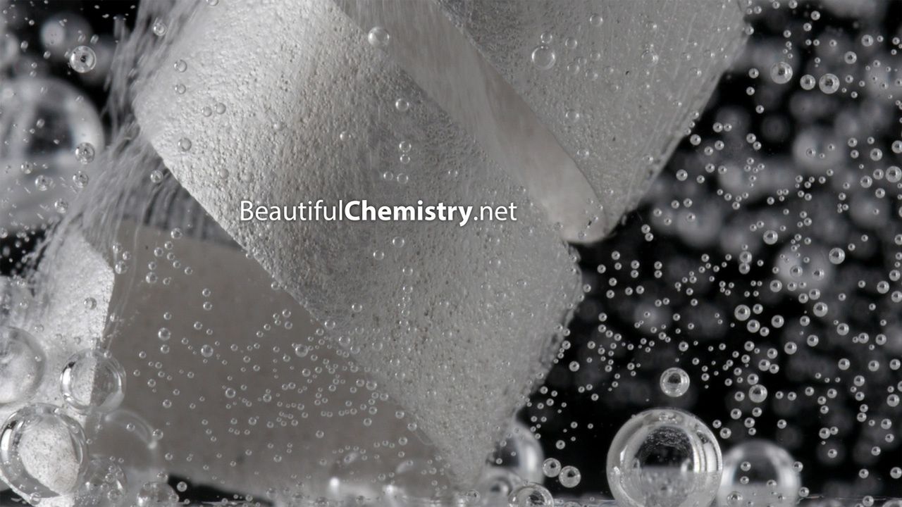 Procesy chemiczne w trybie makro nagrane w 4K Lumixem GH4 7