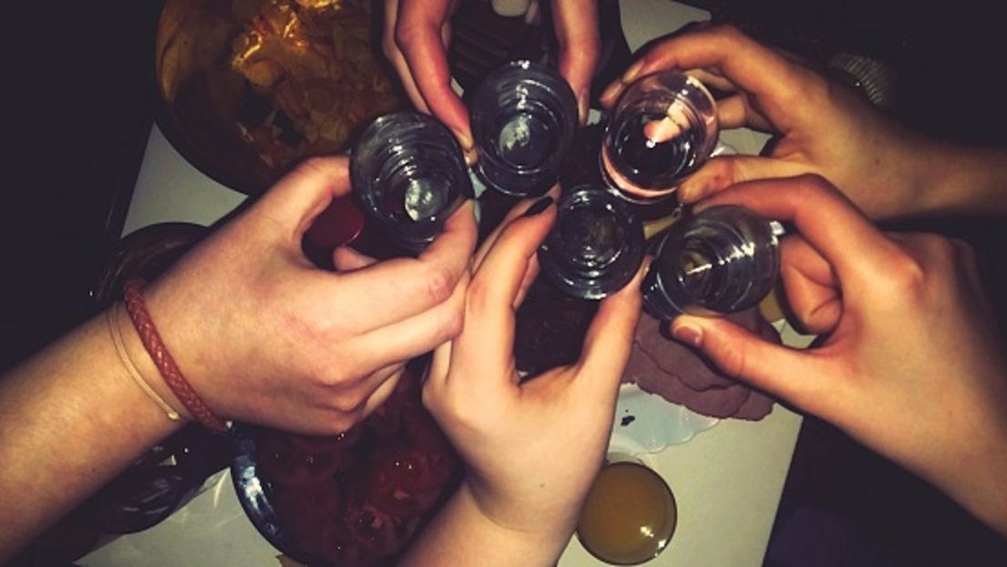 Który alkohol lepiej omijać, nawet jeśli chcemy wypić tylko trochę? 