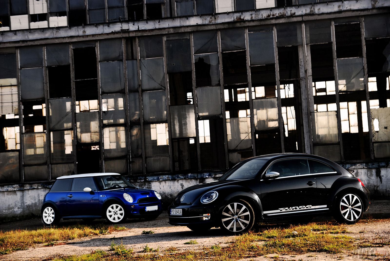 Volkswagen Beetle Sport 2,0 TSI DSG vs. Mini Cooper S