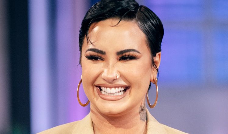 Demi Lovato zmierza  na koncert Johna Meyera