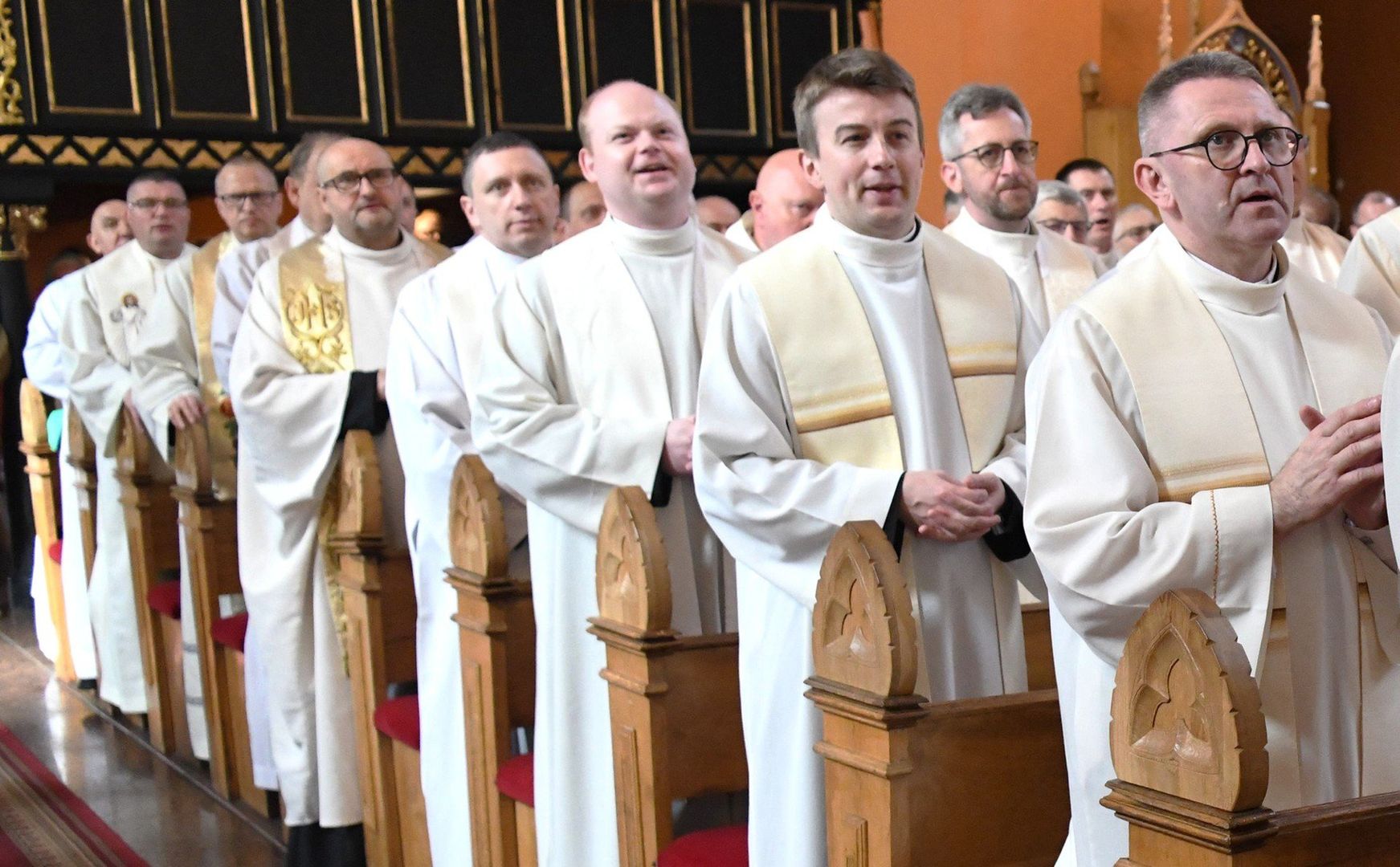 W tej grupie są kapłani, którzy dotychczas byli wikariuszami lub też administratorami parafii.ks. Radosław Horbatowski – Kwieliceks. Marcin Krechowicz – Lubnoks. Łukasz Malec – Płoty ks. Tomasz Nowicki – Koźla ks. Andrzej Paś – Białołęka ks. Marcin Strzyżykowski – Miłaków ks. Radosław Szymański – Opalewo ks. Paweł Terzyk – Witnica ks. Arkadiusz Wiącek - Boczów