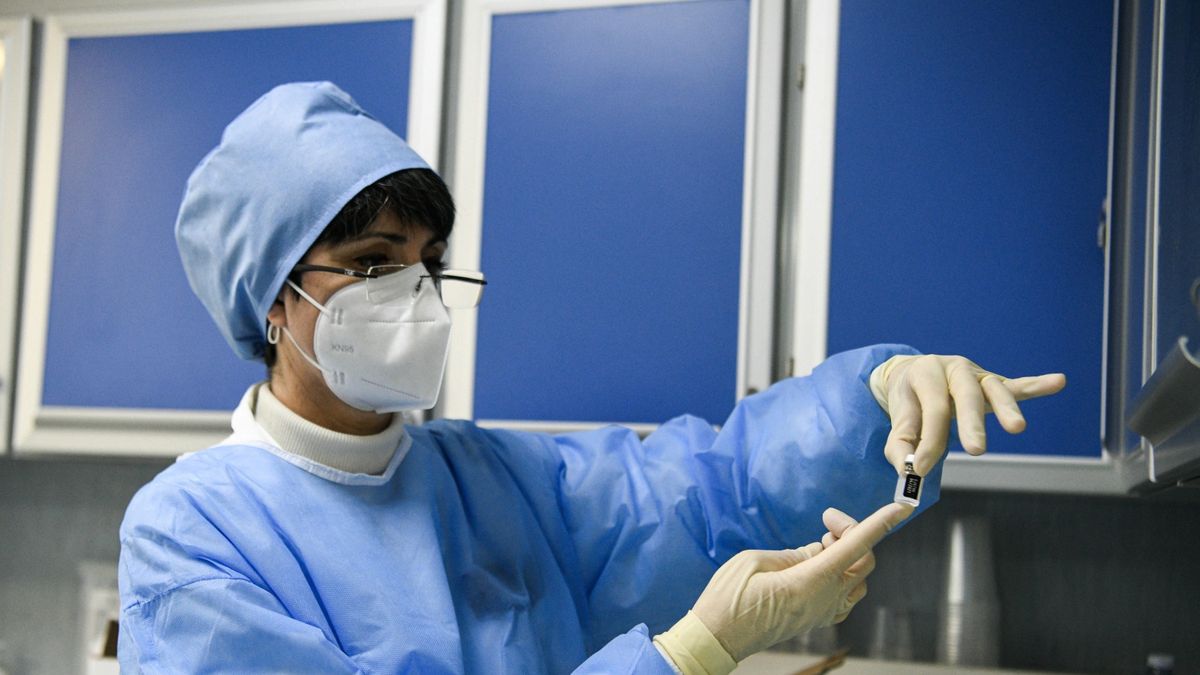 Media: Unia mogła kupić więcej szczepionek Pfizera, ale Francja się nie zgodziła