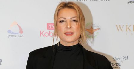 Magdalena Narożna pozuje w ramionach ukochanego. Fanki nie kryją zaskoczenia: "To chyba NIE TEN Krzysiu?!" (FOTO)