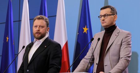 Koronawirus w Polsce. Łukasz Szumowski tłumaczy się z wadliwych maseczek. "Już zapomnieliśmy, jaka była sytuacja"