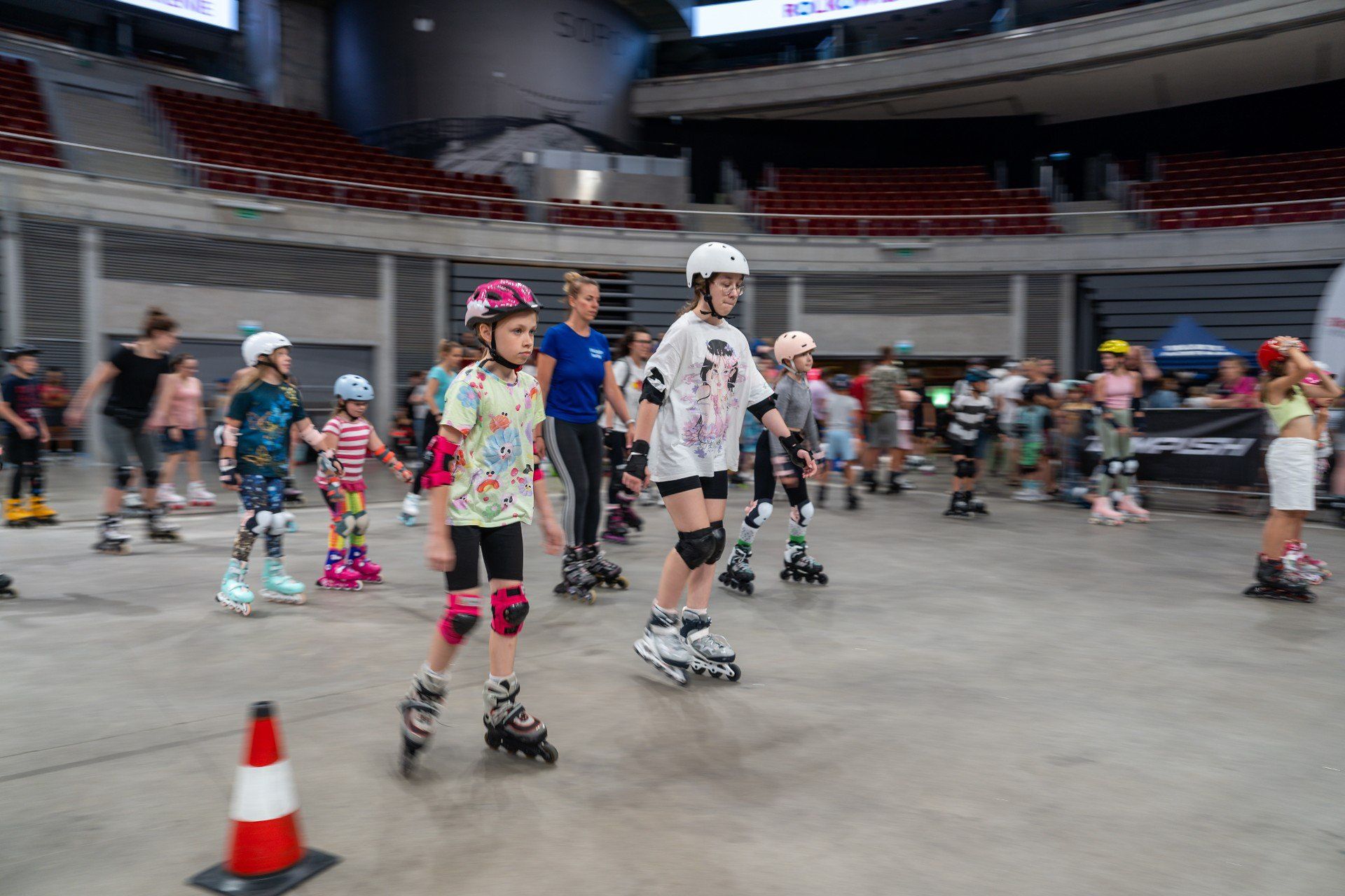 Rolkowiska w hali Ergo Arena cieszą się dużą popularnością. Na idealnie gładkiej płycie obiektu można jeździć za darmo