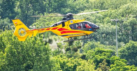Krok od śmierci. W Zatorze mężczyzna skoczył z mostu do rzeki Skawy. Wezwano na pomoc helikopter LPR