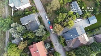 Warszawa: Zwłoki w stanie znacznego rozkładu na terenie posesji w Wawrze. Interwencja straży i policji