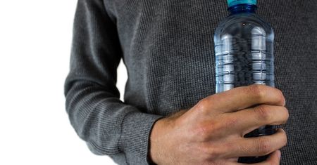 Rząd podał kwotę za plastikową butelkę. Kiedy system kaucyjny wejdzie w życie?