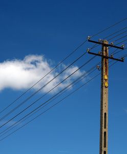 Śląskie. Ponad tysiąc odbiorców bez prądu z powodu silnego wiatru