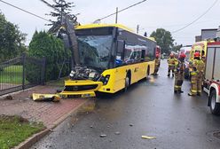 Koszmarny wypadek w Tarnowskich Górach. Autobus wbił się w słup