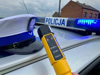 Pijany motorowerzysta przekazał swój pojazd koledze. Był on poszukiwany