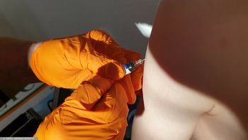 Wielka Brytania: Wykryto nowy wariant wirusa "małpiej ospy". Specjaliści nawołują do szczepień