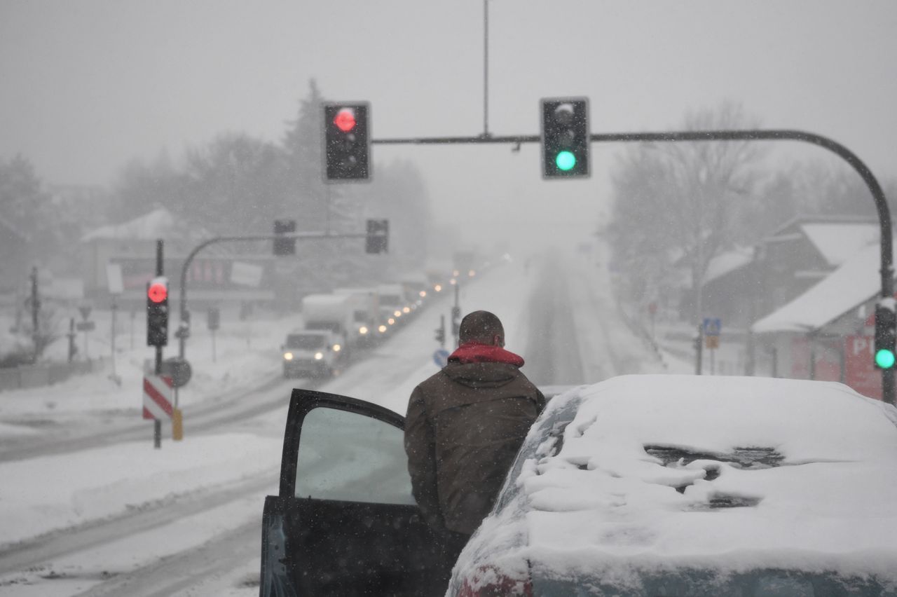Wrocław. Akcja zima trwa w najlepsze. Możliwe utrudnienia w komunikacji miejskiej