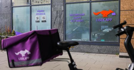 Ciemne chmury zbierają się nad dark store'ami. Miasta ich nie chcą. Wylecą też z Warszawy?