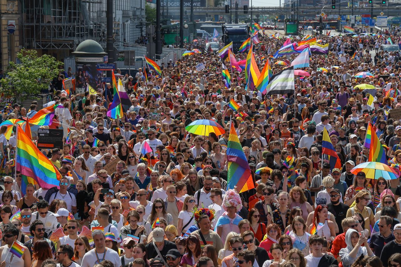 Tłum na ulicach Warszawy. Mają 12 postulatów