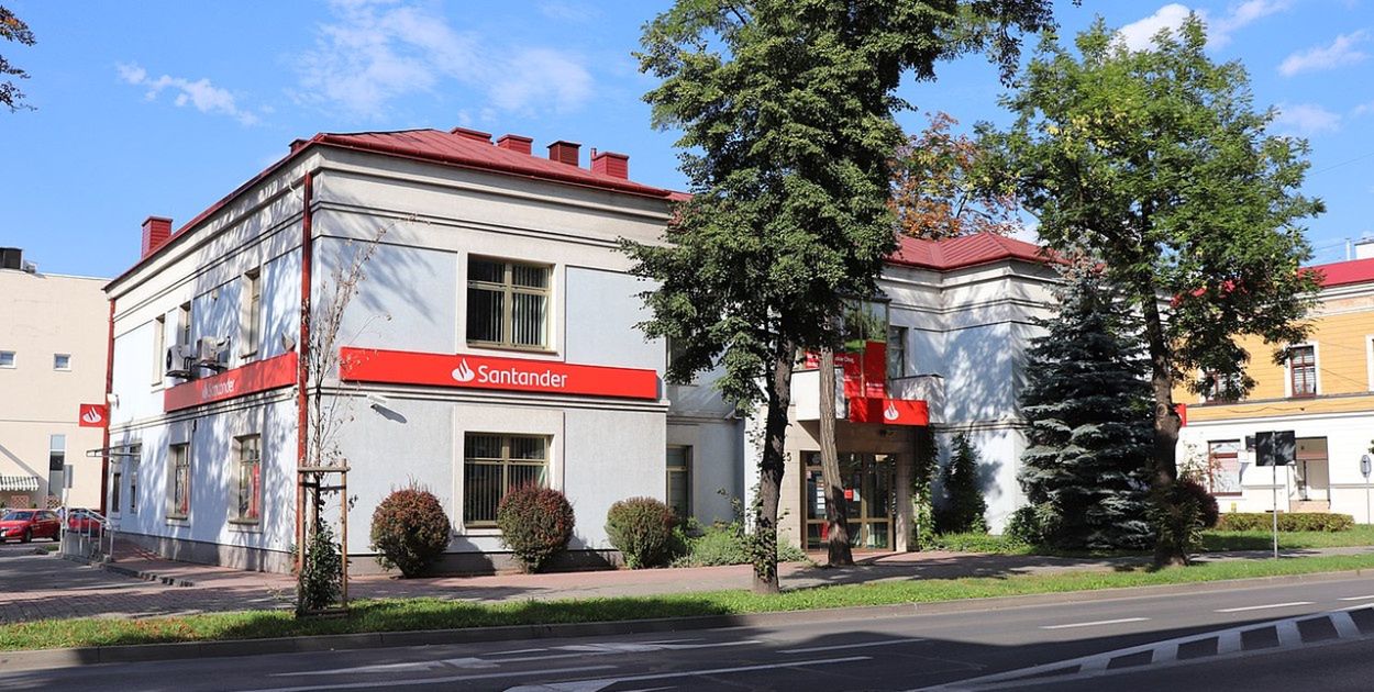 Znany bank wycofa się z Polski? Obsługuje kilka milionów klientów