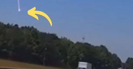 Meteoryt uderzył w dom w USA. Naukowcy: "jest starszy niż Ziemia"