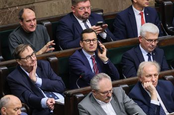 Złe wieści dla Morawieckiego. Nowy sondaż to dzwonek alarmowy