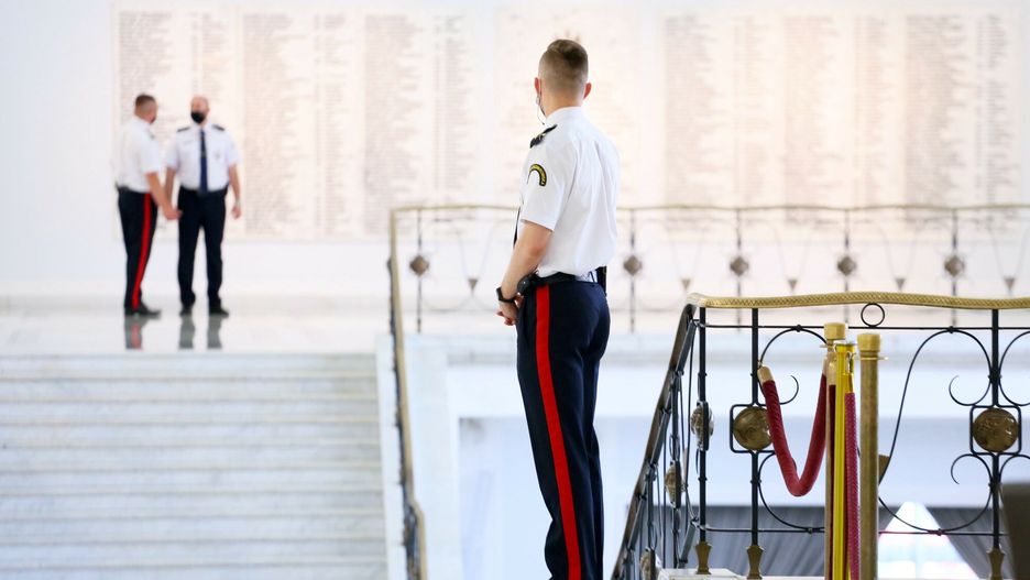 Dwa niekontrolowane wystrzały w Sejmie. Dyskusja o broni w parlamencie.