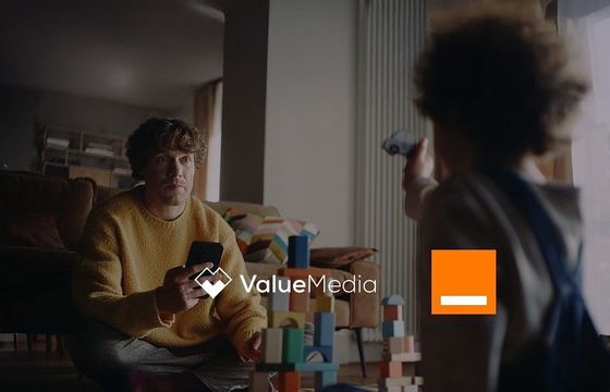 Fundacja Orange kampanią "Nie przescrolluj życia" inspiruje do realnych relacji