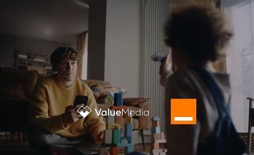 Fundacja Orange kampanią "Nie przescrolluj życia" inspiruje do realnych relacji