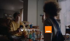 Fundacja Orange kampanią "Nie przescrolluj życia" inspiruje do realnych relacji