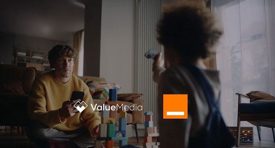 Fundacja Orange kampanią "Nie przescrolluj życia" inspiruje do realnych relacji