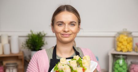 Kiedy odwiedzają mnie goście, zawsze serwuję te koreczki. Wszyscy się nimi zachwycają