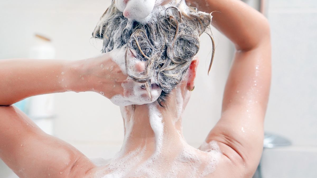 Jak długo powinno się myć włosy? 