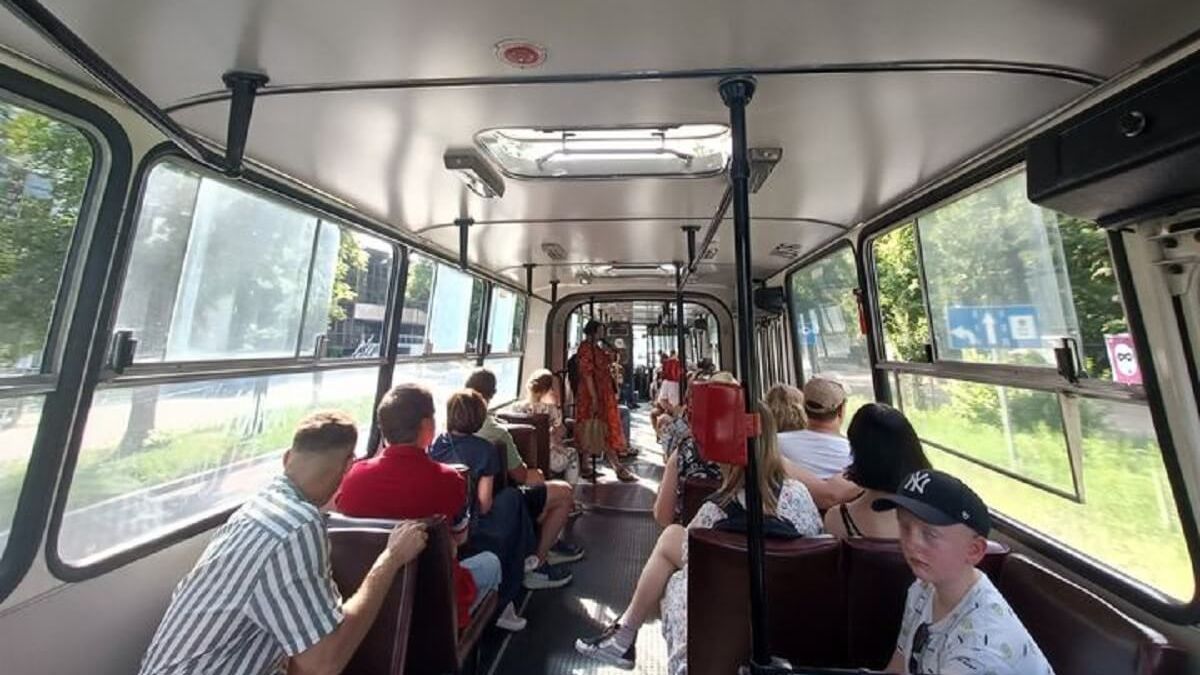 Przejażdżka historycznym Ikarusem