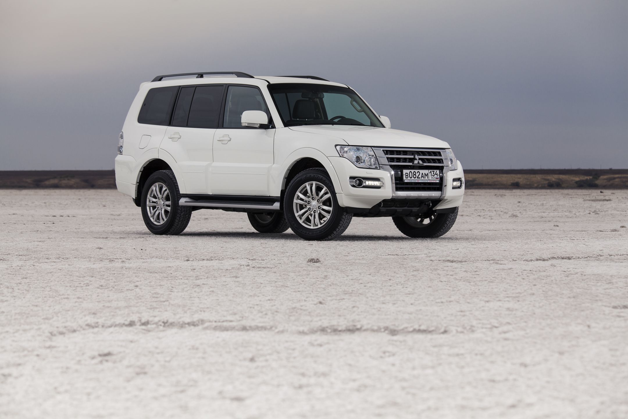Mitsubishi Pajero V80
