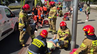Warszawa: Samochód wjechał w pieszych na przejściu. Są ranni