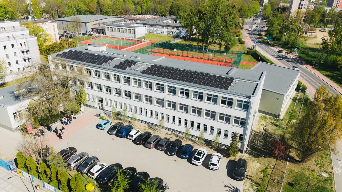 ZESPÓŁ SZKÓŁ EKONOMICZNO - KUPIECKICH IM. LUDWIKA KRZYWICKIEGO 