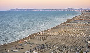Wakacje 2021. Tłumy na włoskich plażach