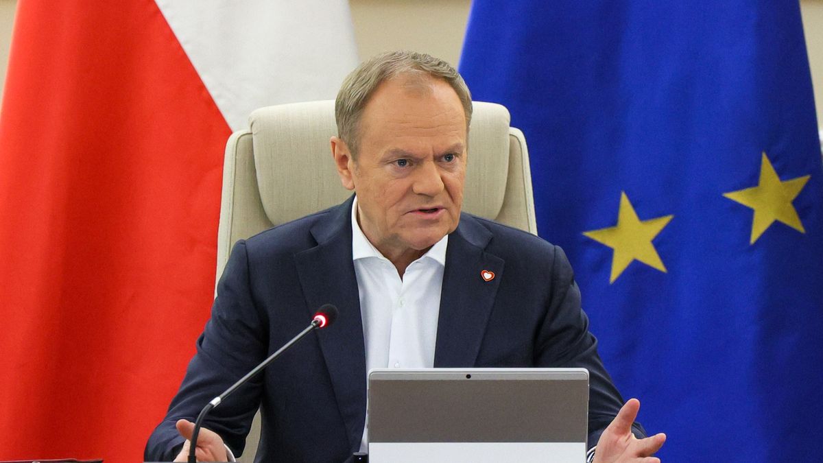 Donald Tusk
Pawe� Supernak
kancelaria, KPRM, obrady, polityk, polityk polityka, polityka, posiedzenie, rada ministr�w, rady ministr�w, rz�d, rz�du