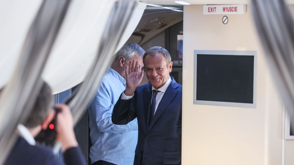 Donald Tusk
Leszek Szyma�ski
konferencja, nieformalny, polityk polityka, polityka zagraniczna, powr�t, samolot, szczyt, ue, unia europejska, unijna, unijny