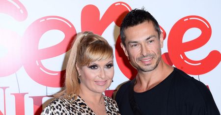 Katarzyna Skrzynecka pokazała swój balkon. Popija kawę wśród zieleni