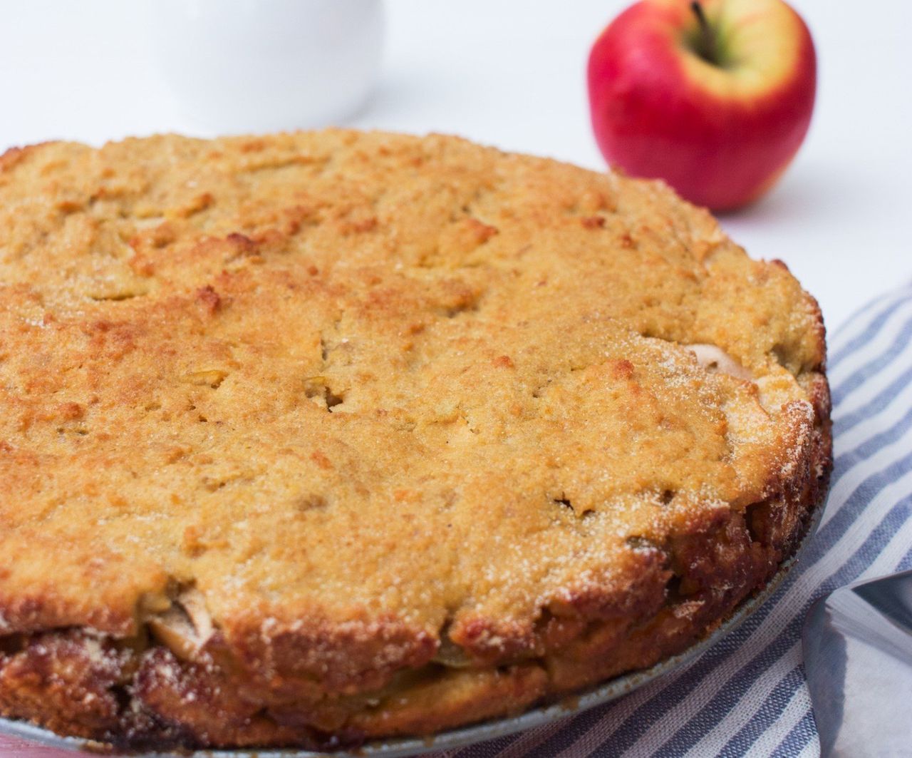 Wyśmienita szarlotka 3 szklanki to pyszne ciasto bez zagniatania. Poznaj przepis na najprostszą szarlotkę do gałki lodów