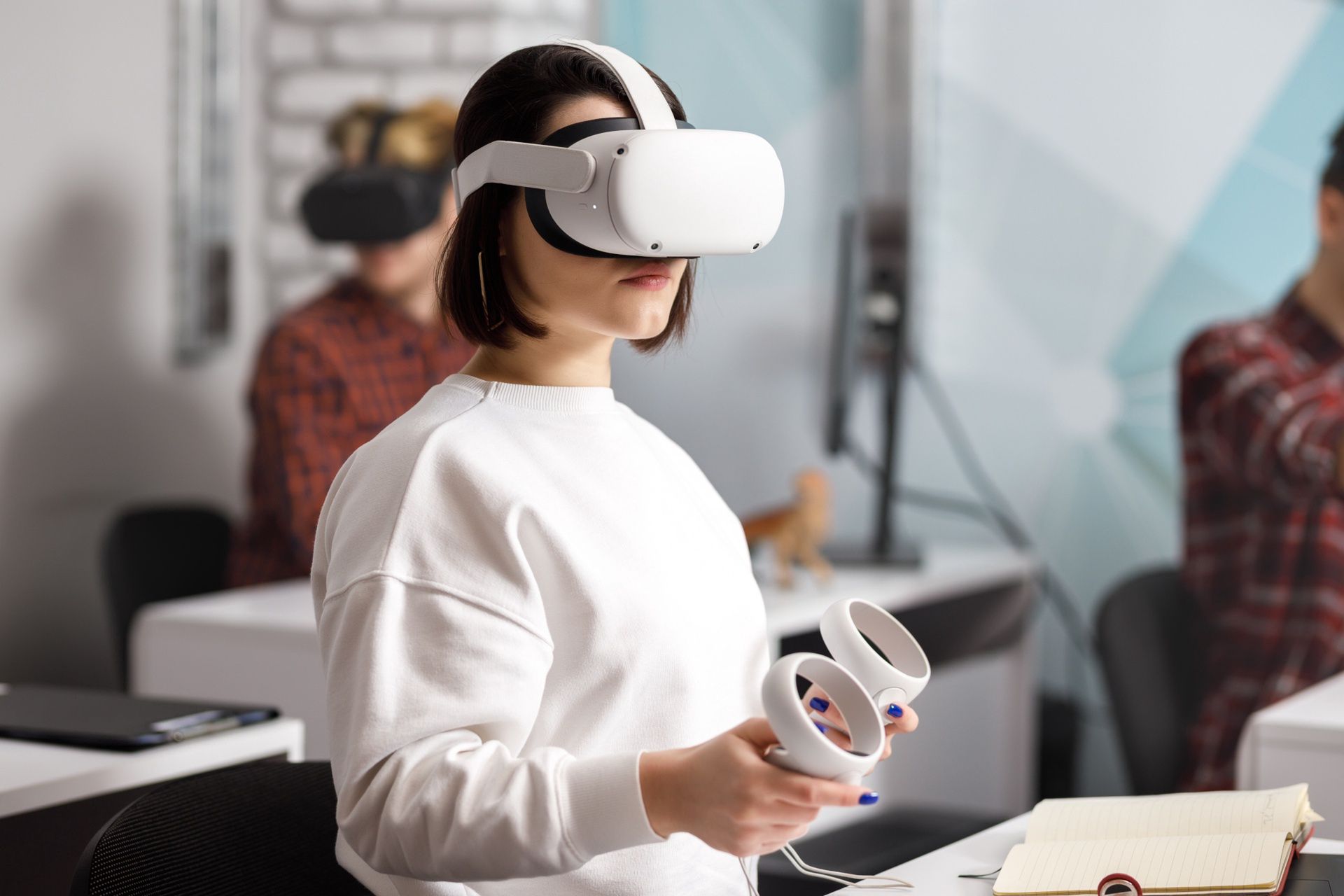 Niektórzy doświadczają cyberchoroby podczas grania w gry VR.