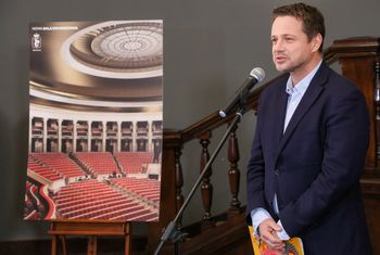 Trzaskowski pokazuje Salę Kongresową. Modernizacja trwa ponad dekadę